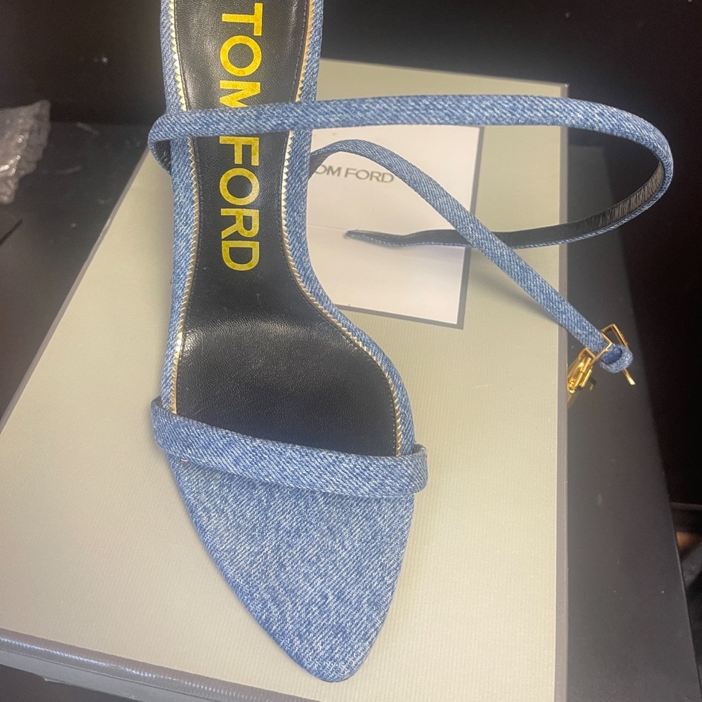 Tom Ford Jean heels. worn 1 time excellent condition. Box and dust bag included